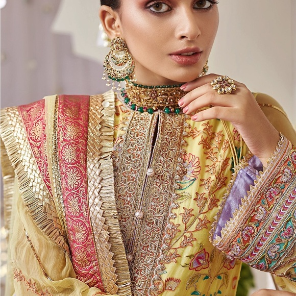 Colorful Embroidered Traditional Outfit - Picture 7 of 7